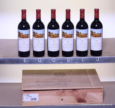 six bouteilles de 75cl de Château Mouton Rothschild 2004 en caisse bois originale