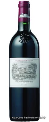 une bouteille de Château Lafite Rothschild 2017 Pauillac 1er Grand Cru Classé