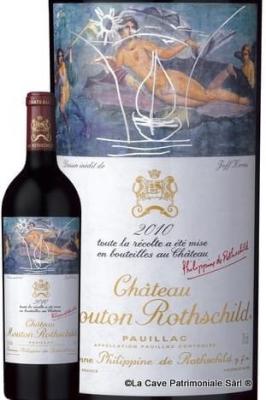 une bouteille et son étiquette de Château Mouton Rothschild 2010,Pauillac